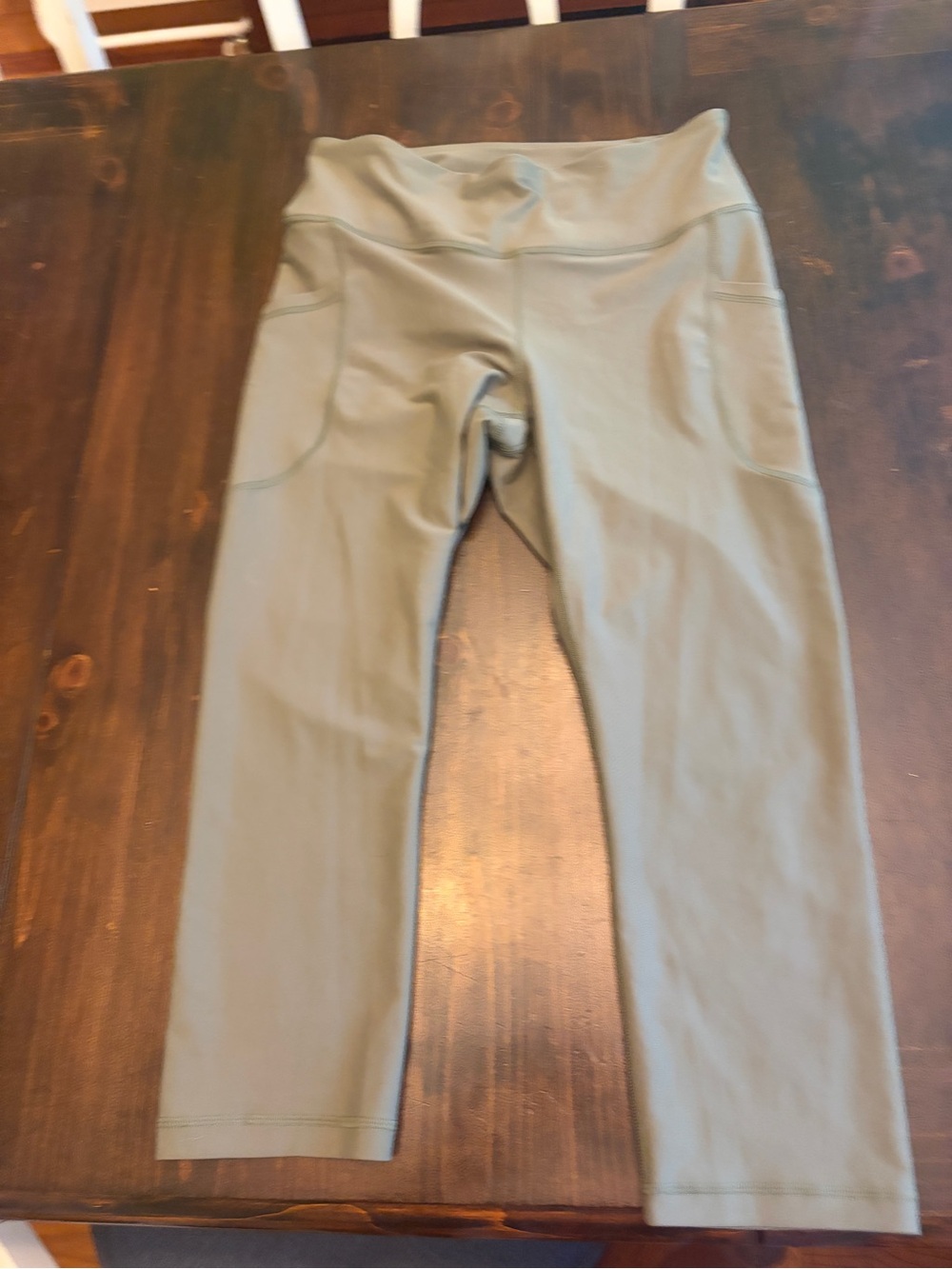 Old Navy Powersoft High Rise Women’s Olive Green Active Capri Leggings